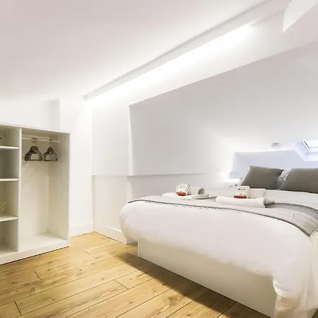 Cosy Santos Mezzanine By Homing Apartment Lissabon